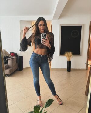 Evelyn Cedeño Instagram - A,b o c? Look de viernes…💫⭐️