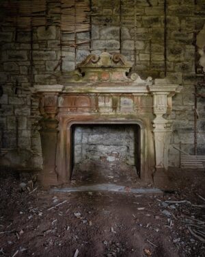 Evelyn Edwards Instagram - Buchanan Castle has to be one of my absolute favorite finds in the history of my castle hunting. In 1954 the roof was removed off of this building as to avoid taxes being paid on the already heavily deteriorating relic.  Look out for a reel on this where I tell you the absolutely most amazing part of this history of Buchanan Castle. 💚🏰🏴󠁧󠁢󠁳󠁣󠁴󠁿 .
.
.
.
.
 #aband0n_all_h0pe #grime_lords #glitz_n_grime #forgotten #ig_abandoned #urbanexploring #ig_captures_decay #ig_urbex #beautyindecay #urbex_supreme #urbex_utopia #urbexworld #urbexphotography #naturephoto #main_vision #landscape_captures #awesome_earthpix #natureaddict #rsa_rural #awesomeearth #nature_wizards #gottalove_a_ #allnatureshots #instanaturelover #scotspirit #ig_scot  #visitscotland #loves_scotland #insta_scotland  #castle