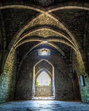 Evelyn Edwards Instagram - Have you ever seen the movie “A Knight’s Tale” with Heath Ledger? Wellll….that movie was inspired by a real person and that man’s name was William Marshal and he is considered to be England’s greatest knight. He served 5 consecutive English kings….One for the castles he is credited for enlarging and expanding is only 35 minutes from my house. I have been to this castle dozens of times and only recently was I struck by this room. You know I’m a sucker for an arched ceiling and light Sh I have through a window! .⁣
.⁣
.⁣
.⁣
.⁣

#schlossthun #thuncastle #medieval #тун #замоктун #instacastles #instacastle #medievaltimes #medievalcastle #medievaleurope #medievalarchitecture #medievalfortress #middleages #замкимира #замкиевропы #europeancastles #castlesofeurope #средниевека #средневековье #средневековыи #castlesofinstagram #средневековаякрепость #средневековаяархитектура #castlearchitecture #замкишвеи #швеи #средневековаяевропа