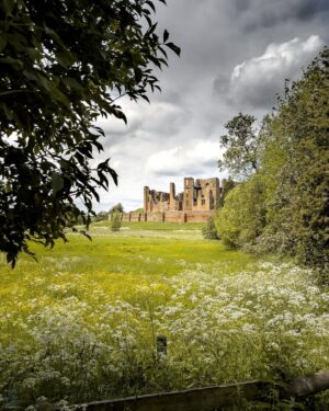 Evelyn Edwards Instagram - Kenilworth Castle is known for many things…probably the most popular history, because of the fascination of Elizabeth I, is that it was where Robert Dudley tried to woo Elizabeth for 19 days when she was 42 years old. But it was also the castle that stood through the longest battle siege in English medieval history in 1266. A whopping six months! .⁣
.⁣
.⁣
.⁣
.⁣
#tudors #castle #castles #history #elizabeth ⁣
#castlephotography #oldarchitecture #britishroyalty #medievalhistory #beautifularchitecture #medievalarchitecture #historicalbuildings #scenicbritain #history #architecture #medievalworld #historichouses #historicplace #medievalstyle #historiamedieval #medievaltimes #medievalcastle #medieval #historyfacts #ruins #yorkshire #reign #historygeek #visitengland #explorebritain