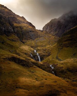 Evelyn Edwards Instagram - La la la.... don’t mind me. Just photographing mountains in Scotland! 💚⛰ ⁣
.⁣
.⁣
.⁣
.⁣
.⁣
#getoutside #ig_scotland #ilovescotland #yourscotland #lovescotland #scotland #igscotland #thisisscotland #explorescotland #scotlandisnow #landscapephotography #scotlandexplore #beautifulscotland #landscape #scotlandtravel #unlimitedscotland #scotlandshots #scotlandsbeauty #highlands #scottishlandscapesphoto #hiddenscotland #scotlandphotography #naturephotography #instascotland #scottishhighlands #scotlandscenery #scotlandhighlands #scotlandlover #scotspirit #scotland_greatshots