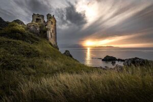 Evelyn Edwards Instagram - Dunure Castle has been a ruin for over three hundred years.  This castle has seen 278, 860 plus sunsets. So often we see a beautiful romantic ruin, but oh those stones have experienced so much more than we can even possibly imagine. Dunure Castle was the home to the Kennedy clan, it housed Mary Queen of Scots, a man was roasted alive here, and the television show Outlander was even filmed here.  Truly... if these walls could talk. ....🏰🏴󠁧󠁢󠁳󠁣󠁴󠁿
.
.
.
.
 #aband0n_all_h0pe #grime_lords #glitz_n_grime #forgotten #ig_abandoned #urbanexploring #ig_captures_decay #ig_urbex #beautyindecay #urbex_supreme #urbex_utopia #urbexworld #urbexphotography #naturephoto #main_vision #landscape_captures #awesome_earthpix #natureaddict #rsa_rural #awesomeearth #nature_wizards #gottalove_a_ #allnatureshots #instanaturelover #scotspirit #ig_scot  #visitscotland #loves_scotland #insta_scotland  #outlander