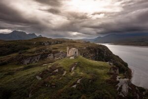 Evelyn Edwards Instagram - You know what makes me happy? Crumbly castles on hills with REALLY moody clouds. That’s an A  gold star day for me. I know. I’m a nerd. 🏰🏴󠁧󠁢󠁳󠁣󠁴󠁿💚 .⁣
.⁣
.⁣
.⁣
.⁣
#scottishhighlands #beautifulscotland #castles #scotlandisnow  #lovescotland #scotlandphotography  #dronephotography #visitscotland #hiddenscotland #explorescotland #ruins #middleages #instacastles #scotlandexplore #scotland #medievalarchitecture #scotlandtravel #medieval #nc500 #scotlandshots #scotlandlover #scotlandscenery #castle