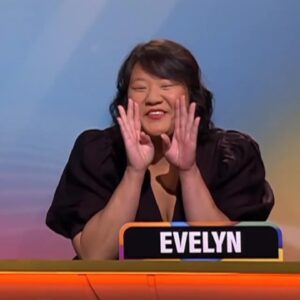 Evelyn Mok Instagram - Psst.. biljetterna är släppta för inspelningen av IFS säsong 3! 

Psst två.. Om du skriver ”Evelyn” i rutan ”gäst-kod” så får du förtur! 

Psst tre.. anmäl dig på www.inspelningar.se/ifs eller via länken i bio. Vi ses i studion!