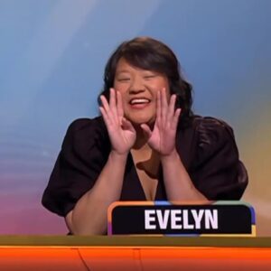 Evelyn Mok Instagram - Psst.. biljetterna är släppta för inspelningen av IFS säsong 3! 

Psst två.. Om du skriver ”Evelyn” i rutan ”gäst-kod” så får du förtur! 

Psst tre.. anmäl dig på www.inspelningar.se/ifs eller via länken i bio. Vi ses i studion!