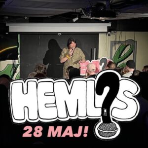 Evelyn Mok Instagram - GÖTEBORG!! Kryp ner i källaren med oss 28 MAJ för @hemliscomedy säsongsavslutning! 

Vi har haft en otrolig rolig säsong och en fantastisk line-up väntar 28 MAJ där ni får se två onaturligt långa typer, tre medellånga och en kines! Haffa era biljetter nu!

Plats: @haketpub (Masthuggstorget 5)
När: 18:00 dörrar • 19:00 SHOW
Biljetter: Billetto.se (sök Hemlis)
