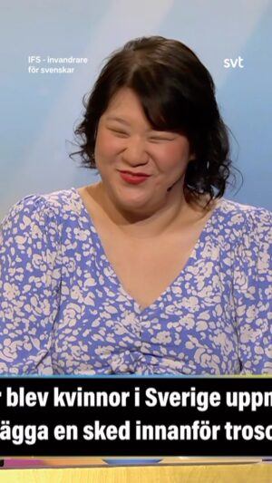 Evelyn Mok Instagram - Skydda dig mot Roberton! Metal = Protection! 

Giving advice on how to keep safe on tonight’s episode of IFS - Invandrare för Svenskar, our little Swedish Game Show examining all cultures in Sweden!

22:00 på SVT1 eller när det passar dig på SVTPLAY!

Host with the most @ahmedberhan_ med kvällens panel @filipdikmen @elafali @assia.dahir @megicmike133 @zeinaskitchen @kenxoslayz @flakrim_fejzullahu