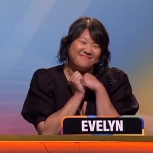 Evelyn Mok Instagram - Psst.. biljetterna är släppta för inspelningen av IFS säsong 3! 

Psst två.. Om du skriver ”Evelyn” i rutan ”gäst-kod” så får du förtur! 

Psst tre.. anmäl dig på www.inspelningar.se/ifs eller via länken i bio. Vi ses i studion!