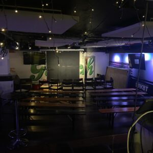 Evelyn Mok Instagram - GÖTEBORG!! Kryp ner i källaren med oss 28 MAJ för @hemliscomedy säsongsavslutning! 

Vi har haft en otrolig rolig säsong och en fantastisk line-up väntar 28 MAJ där ni får se två onaturligt långa typer, tre medellånga och en kines! Haffa era biljetter nu!

Plats: @haketpub (Masthuggstorget 5)
När: 18:00 dörrar • 19:00 SHOW
Biljetter: Billetto.se (sök Hemlis)