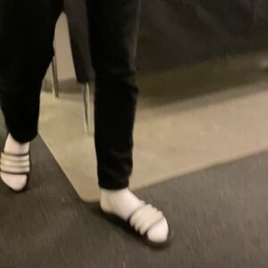 Evelyn Mok Instagram - Titta vad fina vi är!! Minns tillbaka till säsong 2 av IFS & alla behind the scenes-grejer som inte kom med i rutan. 

@thanosfotas klädd som han är på gap-year i Peru, jag & @ahmedberhan_ lajvar divorcés som håller min på vår sons student & @atokarlsson filmade en dag jag inte var inne så vi får nöja oss med en video på när han smashar sin show i Göteborg i fjol!

Nu på lördag, 22 juli kommer det här gänget till @villastrompis och kör stand-up för er! Kom & se oss! Länk till biljetter i stories!