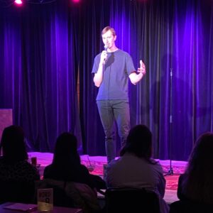 Evelyn Mok Instagram - And that was October’s Harva Comedy! Thanks so much to the comics, crowds and @2lang30 for two lovely nights of Swedish & English Stand-up that made my heart sing!

We’re back 16th November with Nisse Hallberg & Johannes Finnlaugsson! Get your tickets in the link in bio!