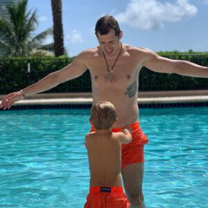 Evgeni Malkin Instagram - Как ваше лето?💧