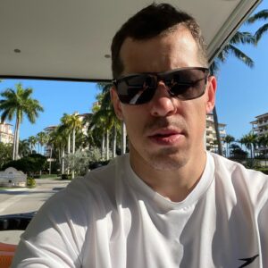 Evgeni Malkin Instagram - 😎#жизньвкайф