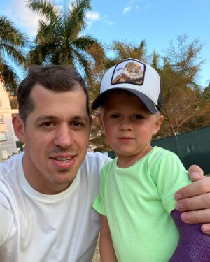 Evgeni Malkin Instagram - #stayhome #staystrong #staypositive