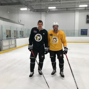 Evgeni Malkin Instagram - Black and Yellow🐧🐧