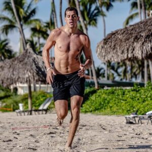 Evgeni Malkin Instagram - Иногда можно и потренироваться 💪#ковисидитотдыхает#каквсегда😆