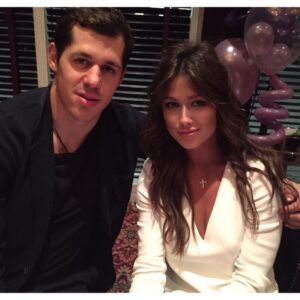 Evgeni Malkin Instagram - 7 сезон завершен..... продолжение следует @anna_kasterova 😘 #ждите