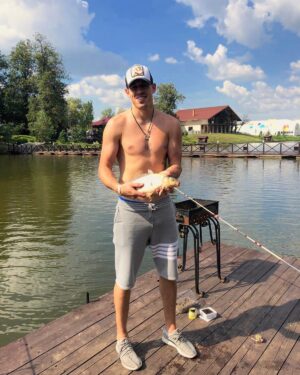 Evgeni Malkin Instagram - Сегодняший улов 🐟 вес?
