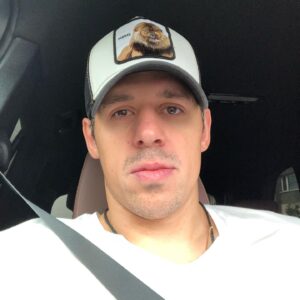 Evgeni Malkin Instagram - на работу 🏋️‍♀️