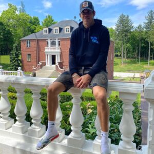 Evgeni Malkin Instagram - Вырос большим🎂#34 нелапша