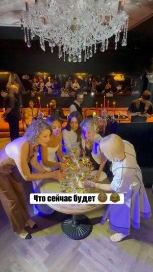 Evgenia Malakhova Instagram - Вам когда нибудь хотелось сделать что-то противозаконное / запрещенное ? Мы еле удержались 😂