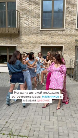Evgenia Malakhova Instagram - Кого здесь больше : мам девочек или мальчиков ?! #мамы #девочки  #мамочки
