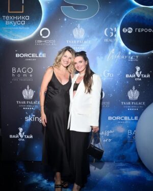 Evgenia Malakhova Instagram - Топ за неделю : 

1. Много вопросов от вас по поводу моих туфель :  @sobreen_ : что важно, красивые , удобные даже в беременность. 
2. Гала ужин Вселенной S #герофарм  И @kuppersbuschrussia 
3. Моя любовь @lovalova , с которой мы стали так много проводить времени на вотс ап ) 
4. Самая вкусная пицца от мужа , в дорогу - в отпуск , после мероприятия @marieclairerussia и голодного дня ( такой был насыщенный день, что первый прием пищи случился в 21:00 ) - как говорится - удачно вышла замуж 
5. Открытие ресторана @oldmoney.moscow и соответствующий дресс код 
6. Дальняя дача : время без интернета и вне цивилизации 
7. Пресс показ фильма моей @anna.peskova #турсиванушками 
8. Приятные и красивые девочки 🌸