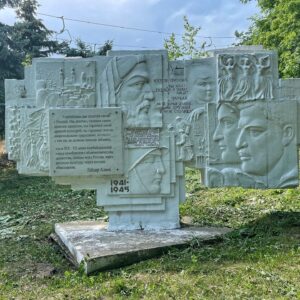 Evgeniy Bazhenov Instagram - Ульяновск - прекрасен, особенно удивил парк дружбы народов, порадовали музеи и снег летом. Если покушать захотите, заходите в грузинский ресторан NINO.
И встречались только добрые - приветливые люди, короче спасибо.