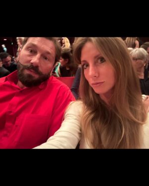 Evgeniy Chichvarkin Instagram - Каждый раз волнуюсь, а потом расстраиваюсь на Лебедином Озере. 
 Как так можно ошибиться?! 
  Хоть  бы кто-нибудь сказал, Зигфрид, ну это ж дичь ! 
#клошарделюкс #лупанулсебяшечку #моябоеваяподруга. 
 По телеку уж может покажут когда-то 🫣