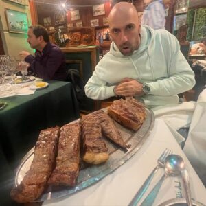 Evgeniy Papunaishvili Instagram - Осмелюсь заявить , что стейки в Аргентине самые вкусные в мире 🙌🥩🇦🇷❤️