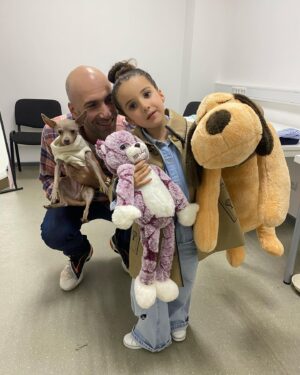 Evgeniy Papunaishvili Instagram - С Софией и Хлоей приняли участие в съёмке новой, очень доброй программы про любовь к животным❤️
Обе девочки волновались , но справились замечательно😅

Скоро сделаю анонс👌😉