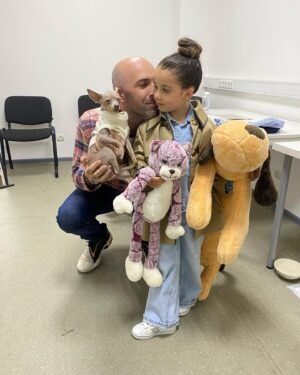 Evgeniy Papunaishvili Instagram - С Софией и Хлоей приняли участие в съёмке новой, очень доброй программы про любовь к животным❤️
Обе девочки волновались , но справились замечательно😅

Скоро сделаю анонс👌😉