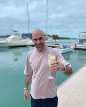 Evgeniy Papunaishvili Instagram - В телефоне огромное количество фотографий и видео с путешествий. 
Ну, не получается у меня сразу всё выкладывать😅 

Это Куба 🇨🇺❤️ Очень крутое было путешествие 🙌 

#посекретувсемусвету #евгенийпапунаишвили #куба