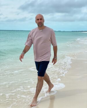 Evgeniy Papunaishvili Instagram - В телефоне огромное количество фотографий и видео с путешествий. 
Ну, не получается у меня сразу всё выкладывать😅 

Это Куба 🇨🇺❤️ Очень крутое было путешествие 🙌 

#посекретувсемусвету #евгенийпапунаишвили #куба