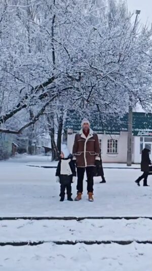 Evgeniy Papunaishvili Instagram - ❄️😂❤️

#посекретувсемусвету #евгенийпапунаишвили #софияпапунаишвили #папаидочка #великийустюг