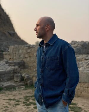 Evgeniy Papunaishvili Instagram - Сегодня снимали в городе Таксила. Один из крупнейших в мире музеев под открытым небом, охраняемых UNESCO.

Скоро обо всём расскажу и покажу в программе "По секрету всему свету"😉🌍