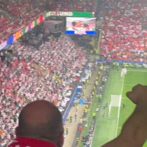 Evgeny Savin Instagram - ПЕРВЫЙ МАТЧ в истории и ПЕРВЫЙ ГОЛ на Евро #🇬🇪 

Эмоции ДОРТМУНД   ТБИЛИСИ 🔥🔥🔥 

Сегодня верю в @kvara7 . А вы ?
