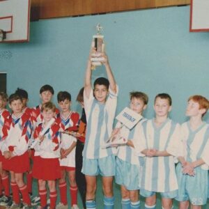 Evgeny Savin Instagram - В Тобольске выиграть кубок и потом еще не получить пи… сложнее чем выиграть Лигу Чемпионов 😂😂😂

Сегодня очередной финал у @krasavafc . Залетайте на КРАСАВА. ТВ и на ЦИРИО СТАДИОН 🏆🏆🏆

Еще боремся за выход в вышку 🤞 Впереди четыре финала .
