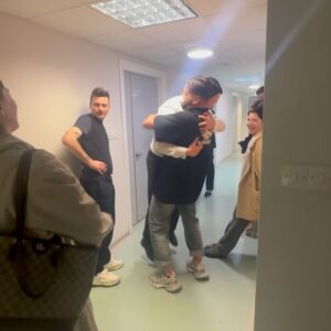 Evgeny Savin Instagram - 🫂 @danilakozlovsky . Если отмотать назад то музыка или кино ? 😉 

#frank #козловский #красава