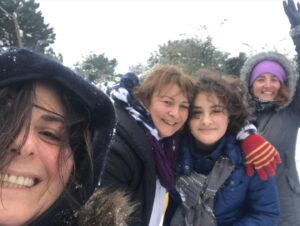 Evren Duyal Instagram - Adada kar görünce biz :) @yacebic @lorasucuyan @muvattars