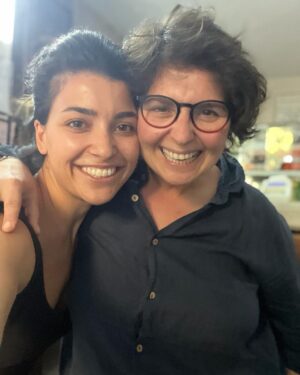 Evren Duyal Instagram - Canım MSM ailem. Sürprizlere doyamadım. Teşekkürler teşekkürler teşekkürler. ( not: bundan sonra doğumgünlerimde hep dersim olsun bu muhteşeeeem:)) @nihangezen3 @fusundemirkus @tiyatora26 @ulutasibel @mscnklc 🙏🙏🙏
