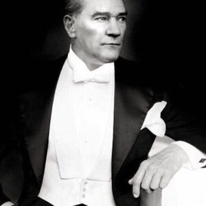 Evrim Solmaz Instagram - Deepest Love & Gratitude & Respect 🙏
Saygı ve Özlemle Anıyoruz 🙏
#10kasım #Atatürk #mustafakemalatatürk