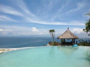 Evrim Solmaz Instagram - 🙏🏻💙🌏günaydın..good morning..#peace #peaceofmind #morning #goodmorning #ocean #indianocean #bali #balangan #earth #pool #sky #bluesky #love #sukur #namaste #picoftheday #sevgi #aşk #sema #gökyüzü