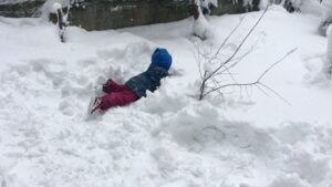 Evrim Solmaz Instagram - Itı pıtt 😄🦋❄️🙏💙🍀
First snow experience 😊ilk kar sefamız 😊❄️❄️❄️