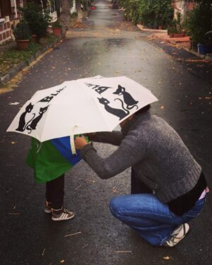Evrim Solmaz Instagram - Teyzemmm ... 😊💚🙏🍀
Aunties loves❤️️✨
#teyzeyeğen #love #aunt #autumn #sonbahar #blackcat #sans #umbrella #myboy #sister #buyukada #huzur #peace #namaste #blackcat #lucky