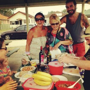 Evrim Solmaz Instagram - Kuzenler candır! #aile #family #gathering #lunch #happy #love