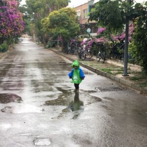 Evrim Solmaz Instagram - Benim küçük kurbağam...yağmurun tadını çıkarıyor 😊🙏🙏💚🐸🐸🐸💎🙏
My little frog..enjoy the rain 😊🙏🙏🐸🐸🐸💚💎🙏
#myboy #rain #rainymonday #rainyandlovely #littlefrog #frog #peaceandlove #namaste #islands #prencessisland #oglum #love #monday #kucukkurbaga #kurbis #büyükada #yağmur #aşk #şükür #masallah 😇