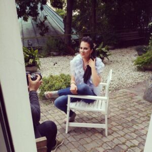 Evrim Solmaz Instagram - Bugünden😀👍...from today🦄 👍
@ozlemsuer 💕🙏@ufukaltunkas 😎 @elcimehtapgurel 📸
#photography #photoshoot #happyhours #backtostage #love #peaceinsoul