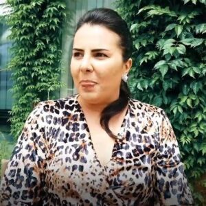 Evrim Solmaz Instagram - Çekim arasında #zenginveyoksul Anneler günü ile ilgili mini bir röportaj ve mesajım 😊💗🌹 Teşekkürler  @ntcmedyatv 
#annelergünü #annem #sevgi  #şükür #minnet #çorba 😂 #happymothersday #zenginveyoksul