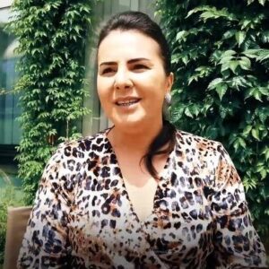 Evrim Solmaz Instagram - Çekim arasında #zenginveyoksul Anneler günü ile ilgili mini bir röportaj ve mesajım 😊💗🌹 Teşekkürler  @ntcmedyatv 
#annelergünü #annem #sevgi  #şükür #minnet #çorba 😂 #happymothersday #zenginveyoksul